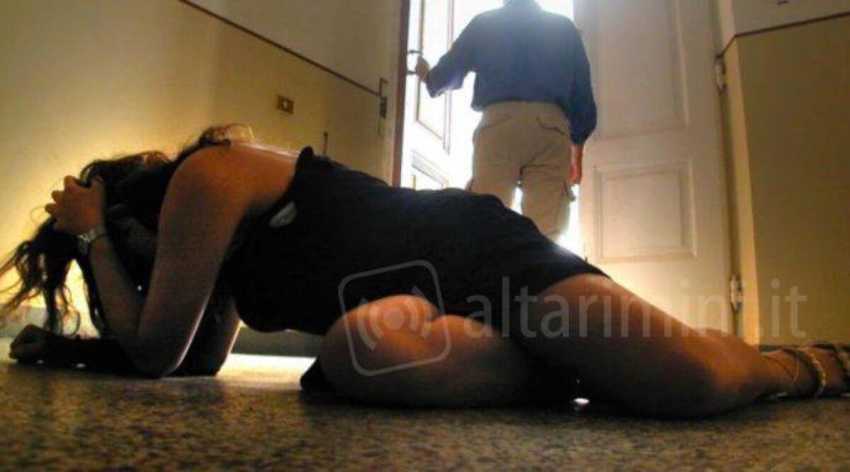 Misano, violenza sessuale e maltrattamenti alla moglie: in manette 34enne - 