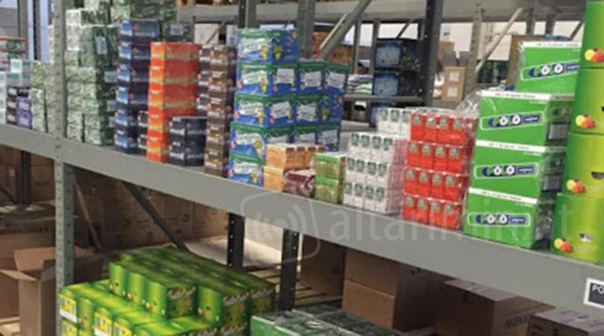 Ladri golosi in azione in ditta dolciumi, fanno razzia e fuggono con il camion - 