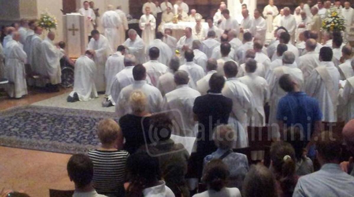 Diocesi di Rimini: il vescovo Lambiasi ha ordinato dieci nuovi diaconi - 
