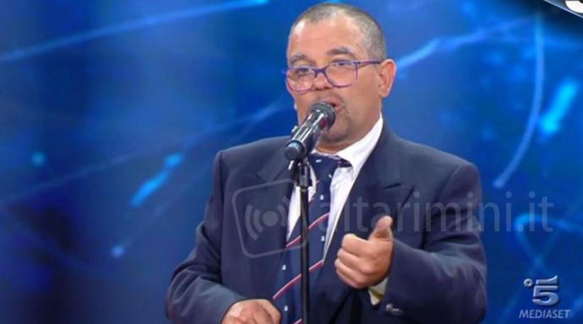 Il riminese Riccardino su canale 5, passa il turno a "Tu Si Que Vales": ha cantato al contrario - 