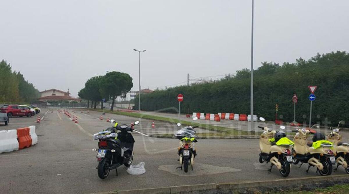 Un campo prova a Rimini per imparare a guidare le due ruote, dalle bici agli scooter - 