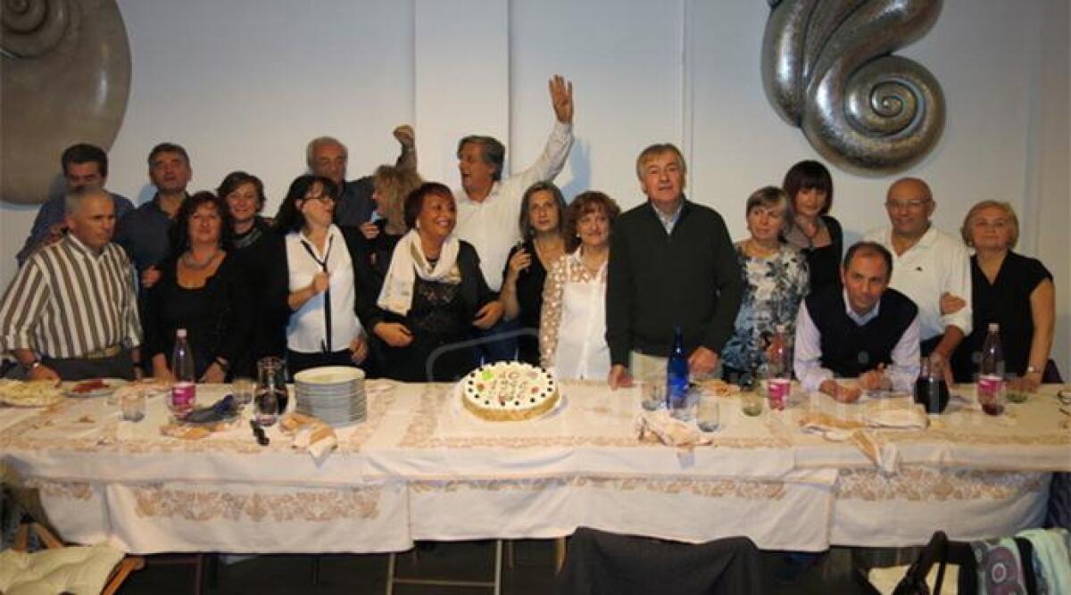 FOTO: si ritrovano 40 anni dopo, storica rimpatriata dei 'Ragionieri' dell&rsquo;I.T.C. Novafeltria - 
