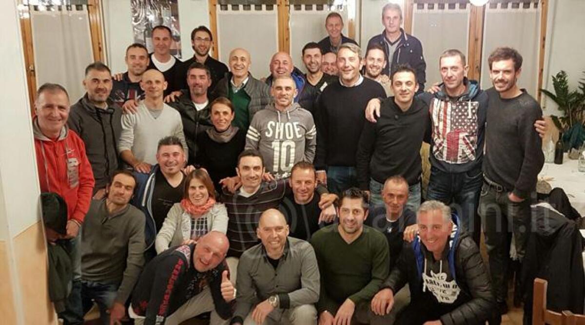 Le vecchie glorie del ciclismo romagnolo si ritrovano a cena, divertimento e tanti ricordi - 