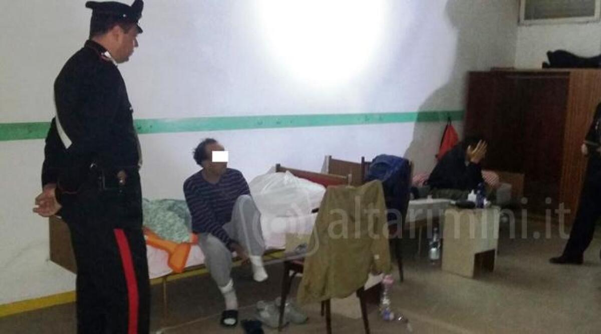 Blitz anti-degrado a Bellaria Igea Marina, via i bivacchi dalle ex colonie 'Roma' e 'Benelli' - 