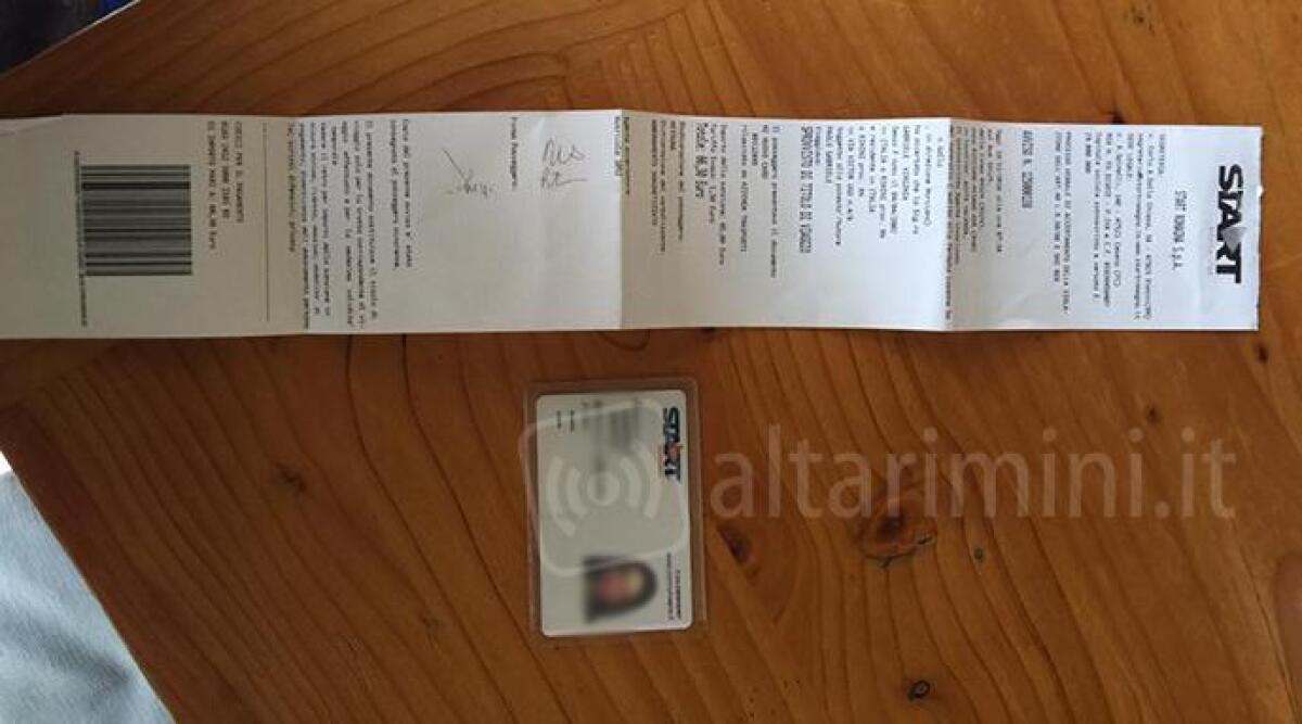 Tessera smagnetizzata, studentessa 14enne multata sull'autobus a Rimini. La rabbia del padre - 