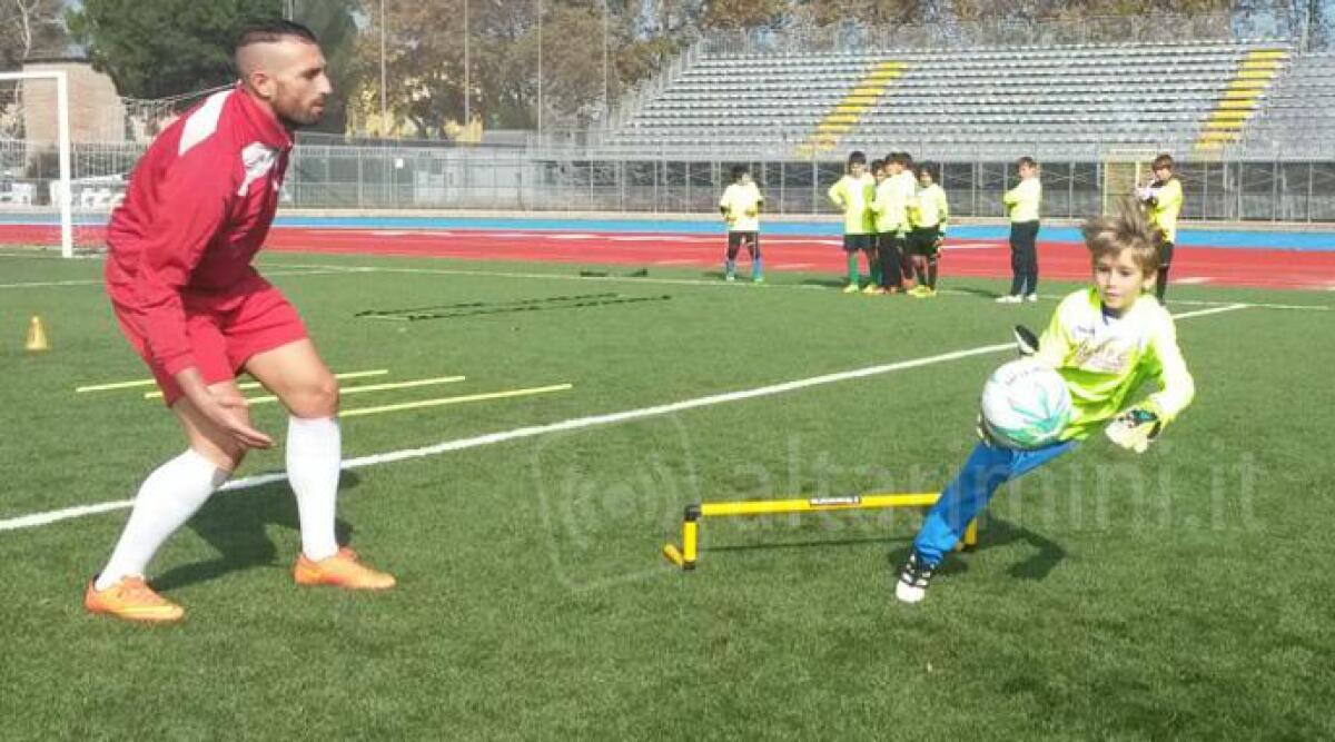 Continua la scuola dei portieri del Rimini Calcio, Scotti istruisce i baby estremi difensori - 