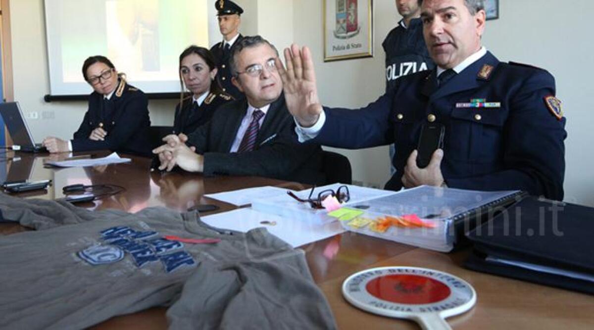 Esame della patente 'teleguidato', microcamere e auricolari per superarlo. Test truccati anche a Rimini - 