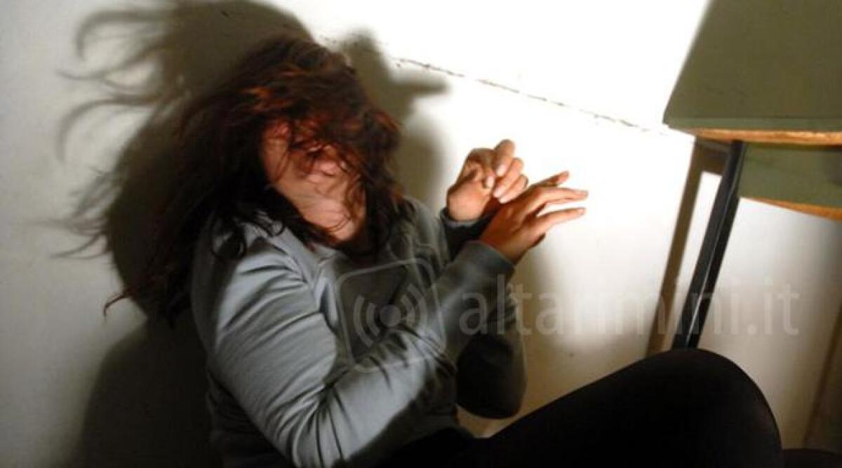 Rimini, maresciallo dei Carabinieri picchia e maltratta la moglie. Lei trova il coraggio e lo denuncia - 