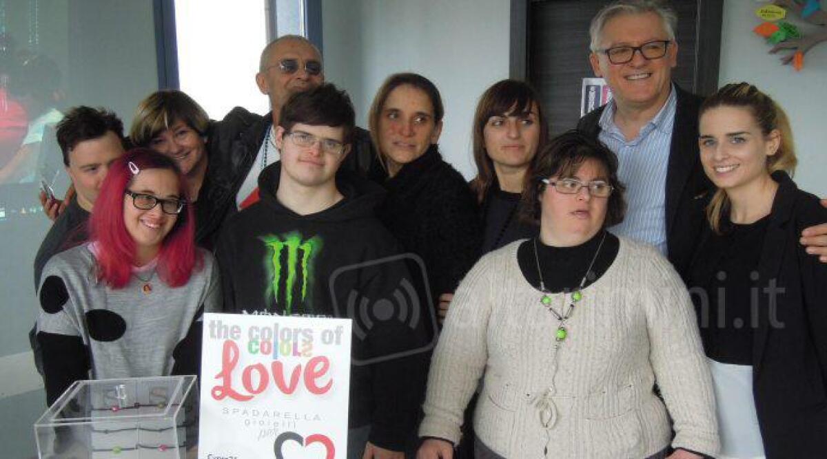 Riccione: &lsquo;The colors of love&rsquo;, i braccialetti Spadarella per i ragazzi del Centro 21 - 
