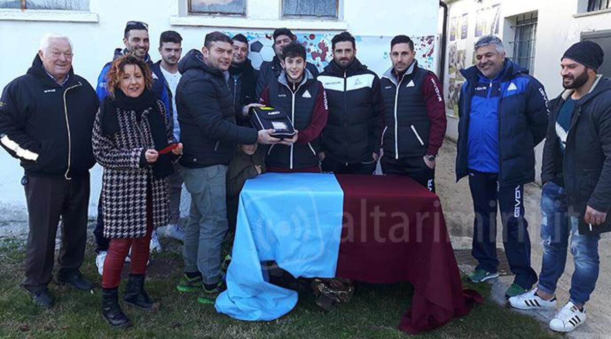 Un defibrillatore per la squadra di calcio di Perticara: l’ha donato l'impresa Edile Cioccariello -