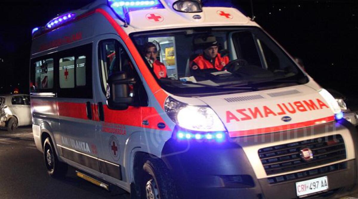 Si spara un colpo di pistola in faccia, trovato sanguinante per strada a Bellaria Igea Marina - 