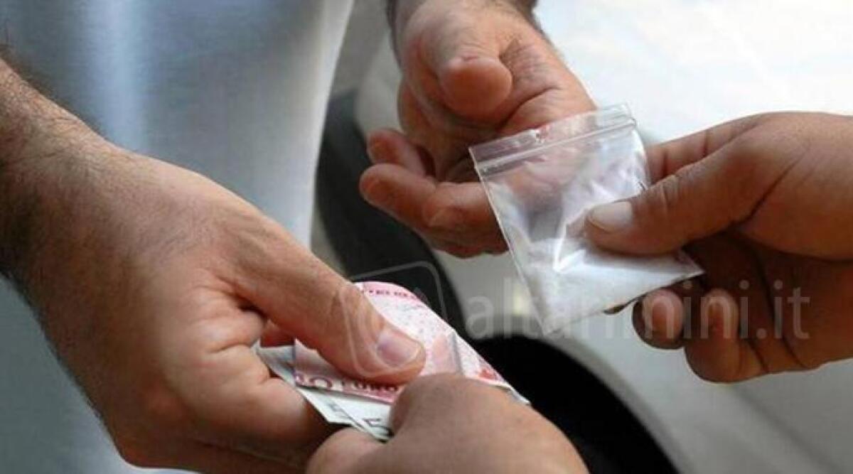 Rimini: scoperto grosso giro di spaccio di eroina e cocaina, in manette due tunisini e una bulgara - 