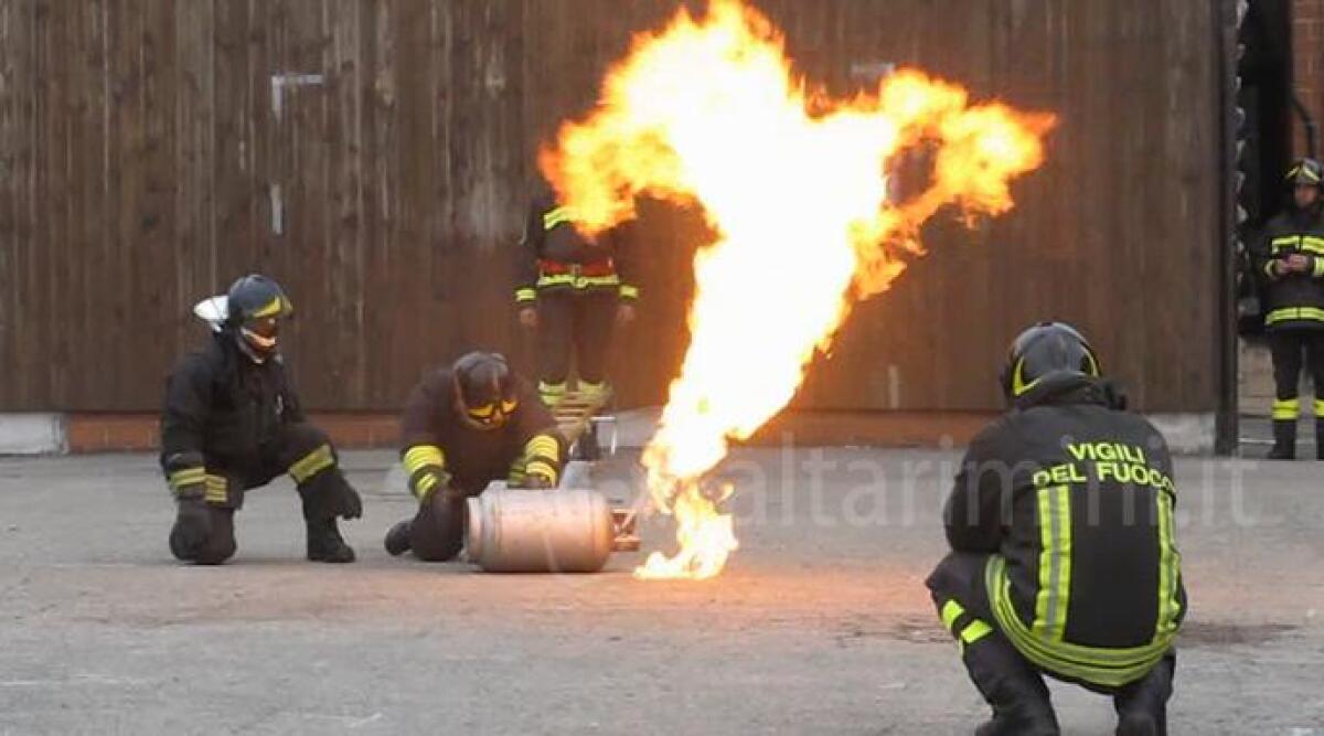 VIDEO: Santa Barbara, celebrata la patrona dei Vigili del Fuoco. Spettacolare esercitazione -
