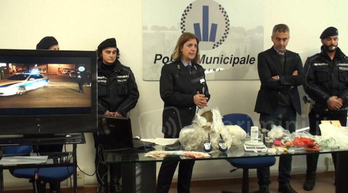 VIDEO: 'siamo qui per pescare rane', invece spacciavano. La casa di coniugi italiani il market della droga -