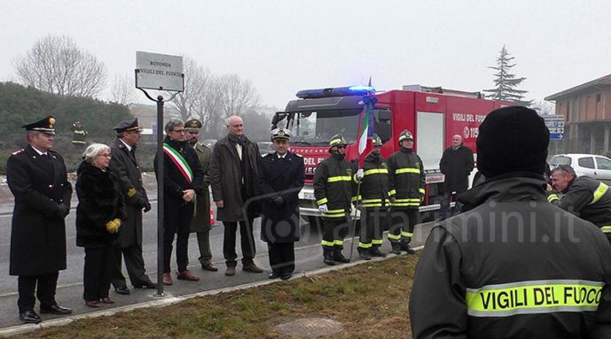 Rimini, intitolata ai Vigili del Fuoco la rotatoria sulla Statale 16 Adriatica con via Rosmini - 