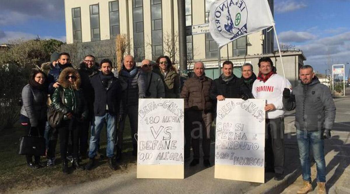 Protesta della Lega Nord: la Befana Gnassi porta rincaro tariffe parcheggi, 'ignobile soluzione per far cassa' - 