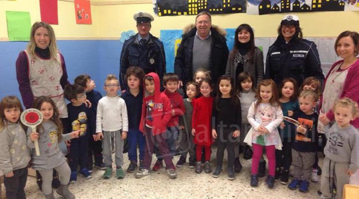 Bimbi sicuri in auto, la Polizia Municipale incontra i piccoli della scuola d&rsquo;infanzia San Lorenzo - 
