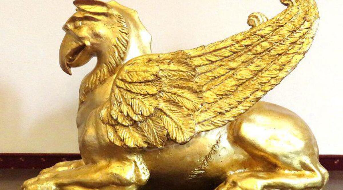 Apparato decorativo del Teatro Galli: dopo i grifoni ecco i motivi floreali e la doratura - 