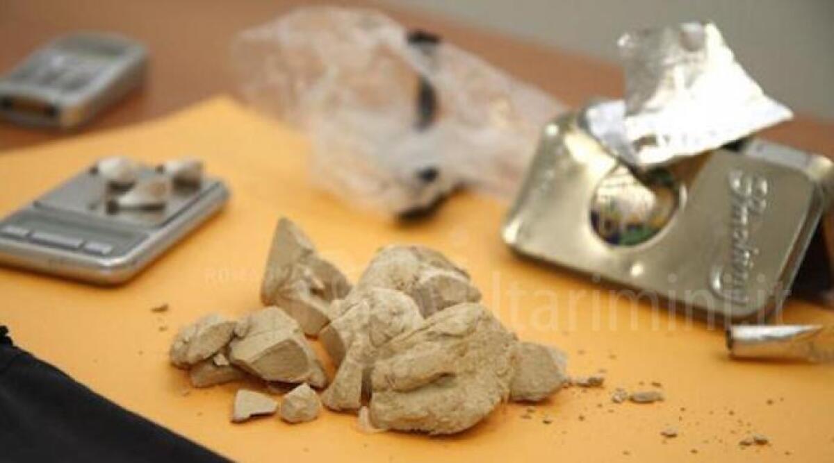 In auto con l'eroina, due fidanzati di Morciano nei guai: lui ai domiciliari, lei libera - 