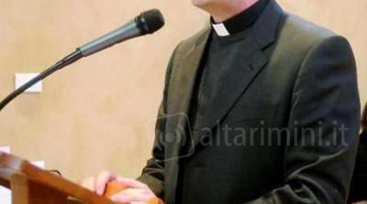 Bestemmia in Chiesa durante la messa. Arrestato, in tribunale fa avances a giudice, pm e avvocato donne -