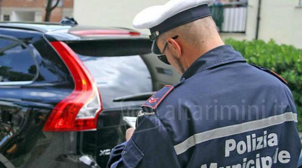 Bellaria, guida senza patente, 5000 euro di multa per 35enne straniero - 