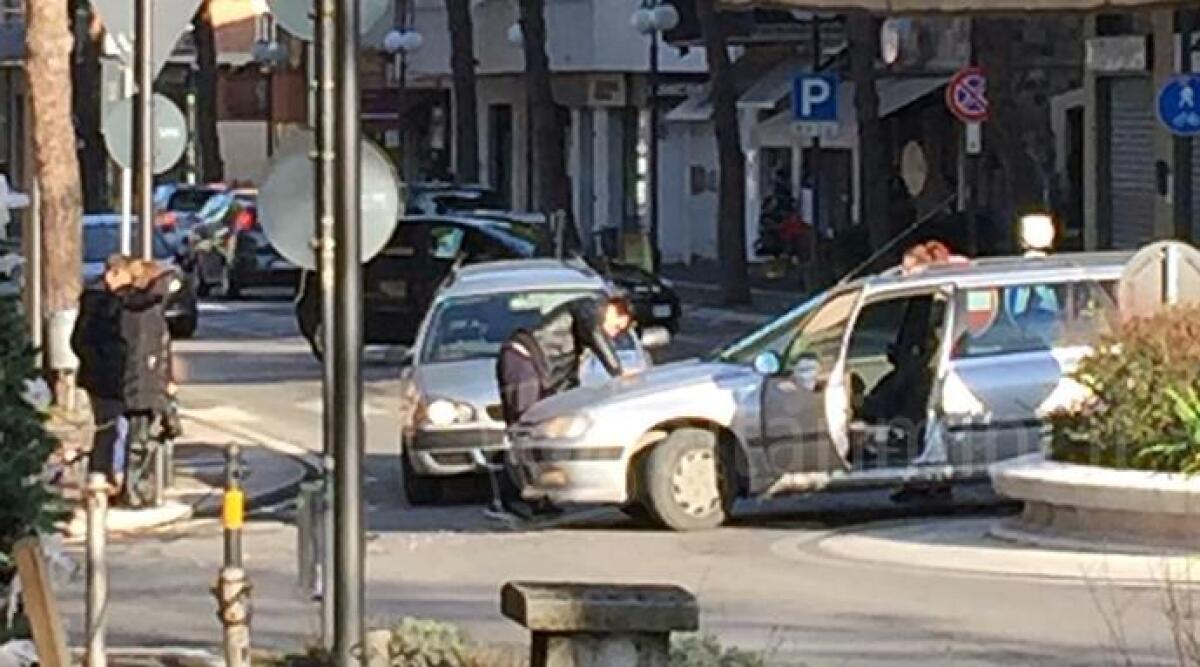 Anno nuovo, stessa storia a Villa Verucchio: la rotonda 'ovale' colpisce ancora. Tre incidenti al mese -