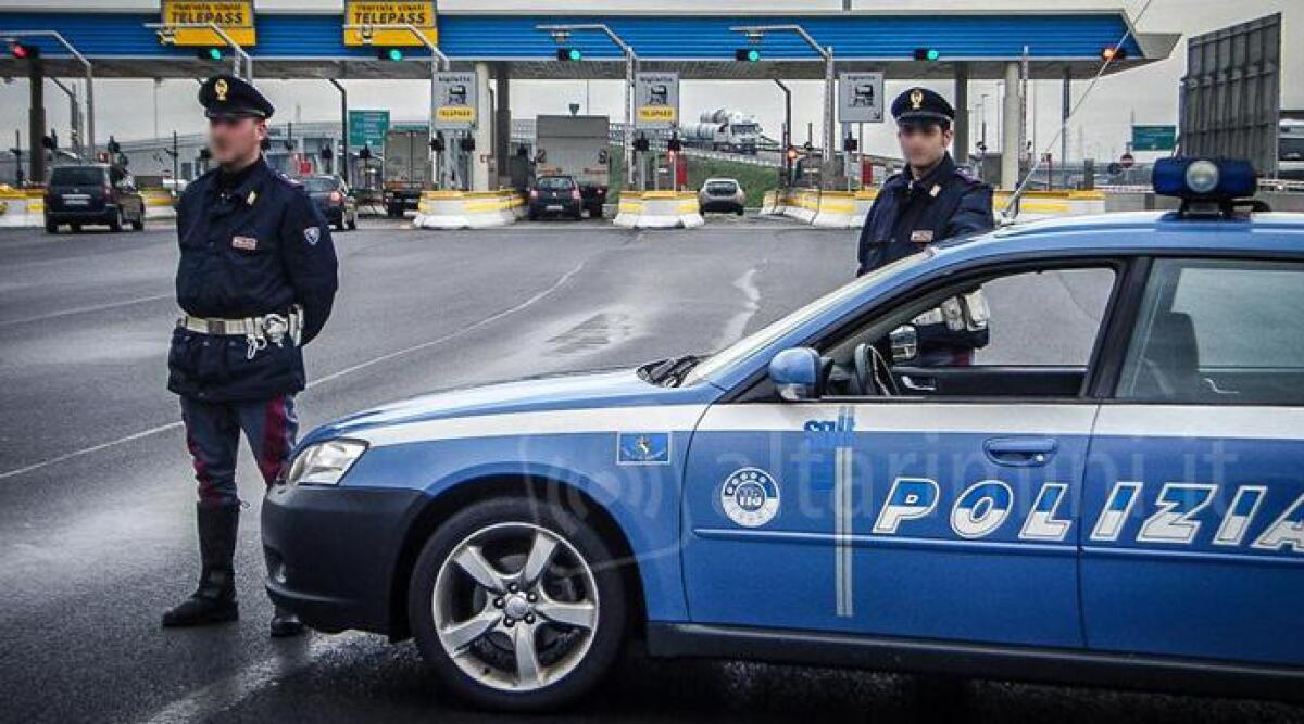 Un telecomando per alterare il tachimetro e revisione falsa, camionista greco denunciato - 