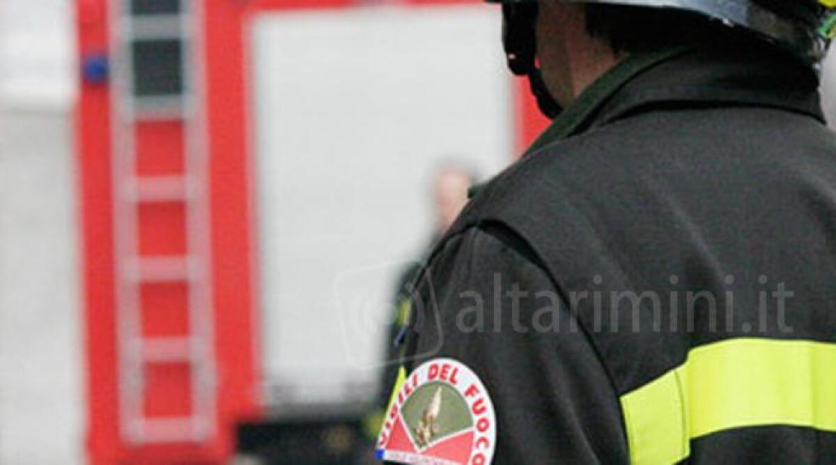 Anche Vigili del Fuoco di Rimini a Roma per protestare e chiedere stipendi e mezzi adeguati - 