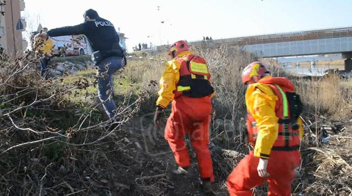 Identificata la donna trovata morta seminuda lungo il fiume. Lavorava in un residence di Rimini - 