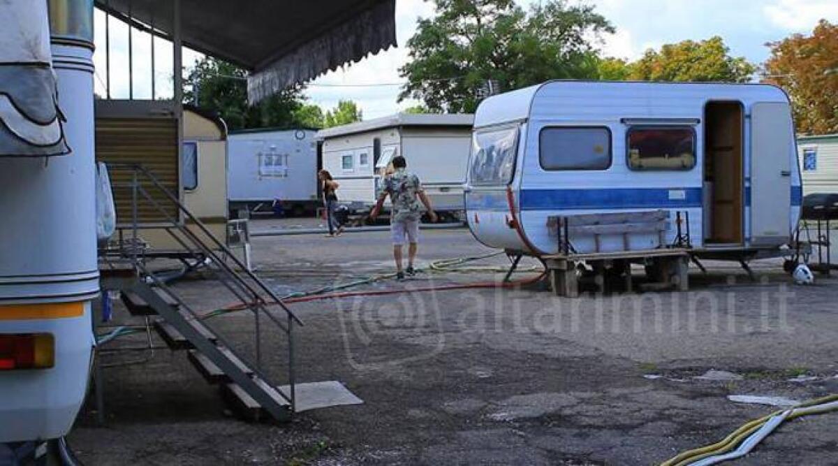 Rimini, campo nomadi da spostare: sale la tensione tra i cittadini. Tanti quartieri in rivolta - 