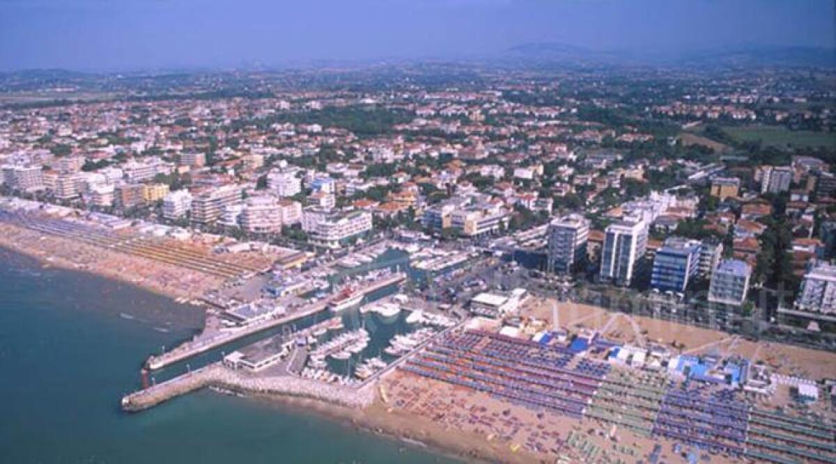 Beni confiscati alla criminalit&agrave;, consegnato un hotel e un parcheggio al comune di Riccione - 