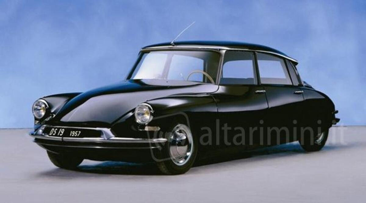 Auto e moto d'epoca, alla grande mostra scambio di Rimini anche i mitici modelli Citroen Pallas - 