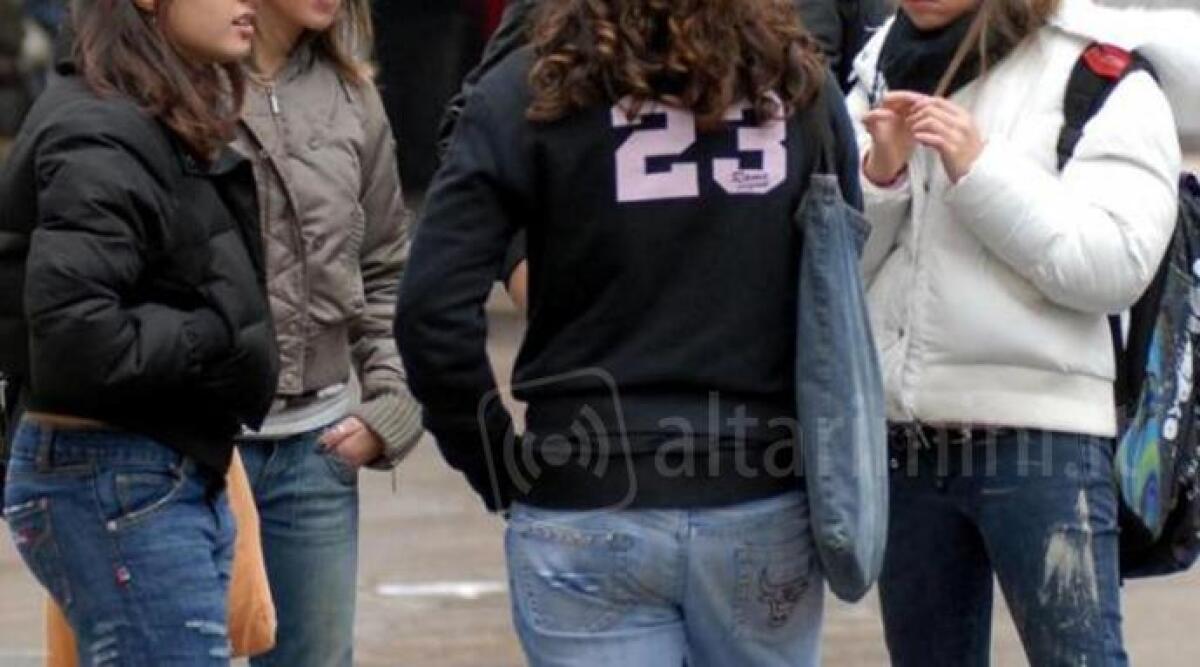 'Bullismo' a scuola: ragazzina riminese presa a pugni e umiliata, famiglia denuncia - 