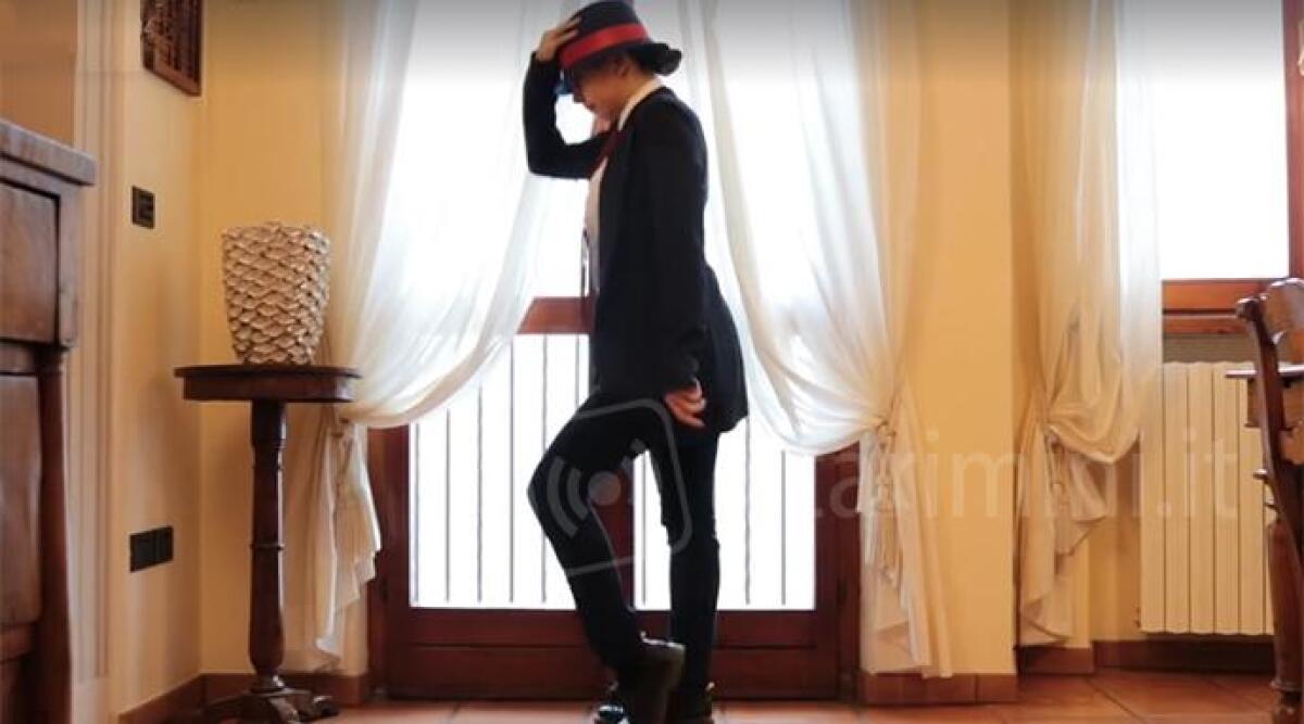 Sorpresa di laurea, balletto 'Tim' degli amici universitari. Il video dalla Valmarecchia diventa virale -