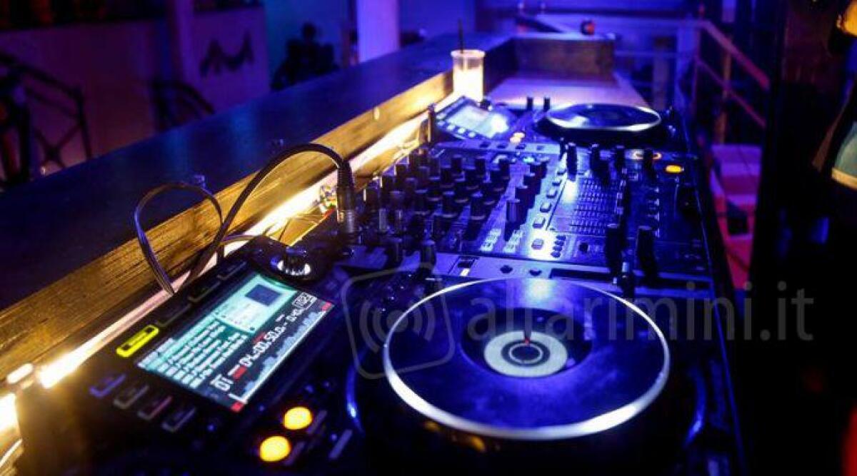 A Yellow Factory di Riccione un viaggio nella night life con Daniele Baldelli e Ricky Montanari - 