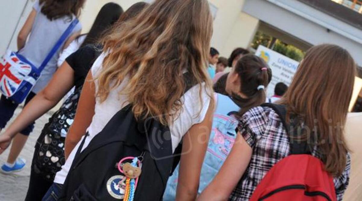 Raid punitivo contro una 15enne picchiata da 'bulle' per un fidanzatino conteso, in tre rinviate a giudizio - 