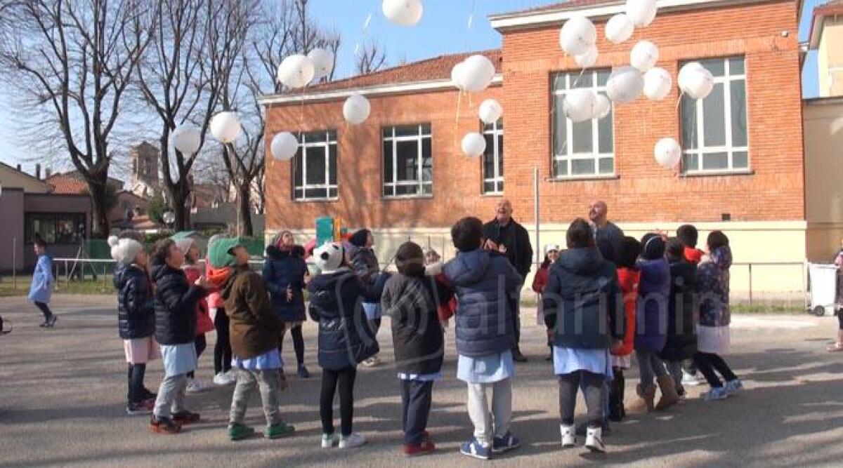 VIDEO: Cancro Infantile, in aria palloncini bianchi. Coinvolti istituti scolastici riminesi -