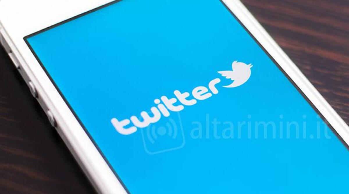 Degrado, una buca stradale e segnalazioni? Il comune di Rimini &egrave; su Twitter - 