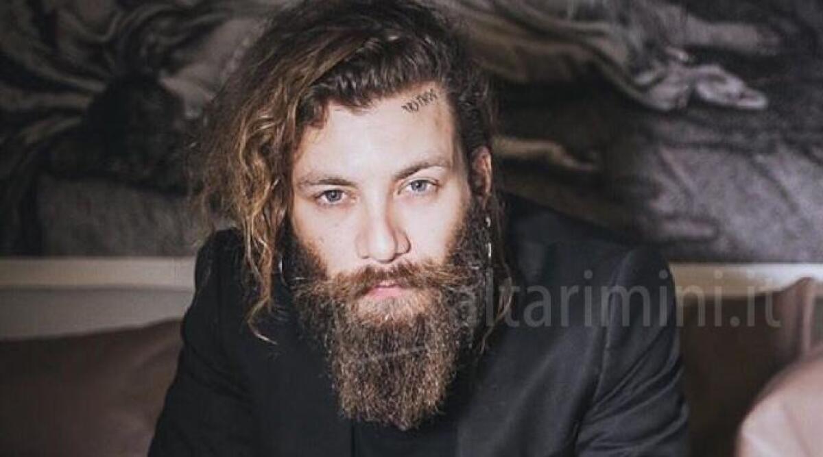 Fuori dall'isola dei famosi Andrea Marcaccini, a causa delle accuse di stalking della ex fidanzata - 