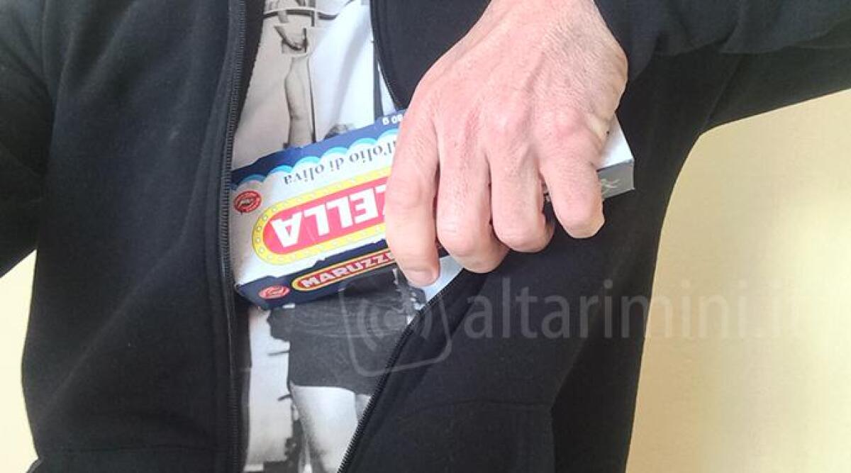 Riminese va in prigione per aver rubato scatolette di tonno al centro commerciale, pena ridotta da 10 a 6 mesi - 