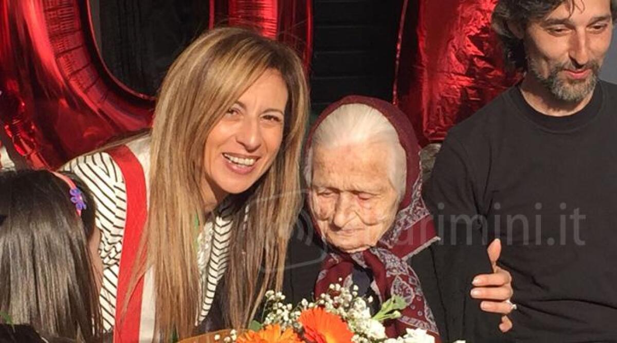 Coriano in festa per i 107 anni di Irma: 'sto bene, vedo bene e non ho bisogno del bastone per camminare' - 