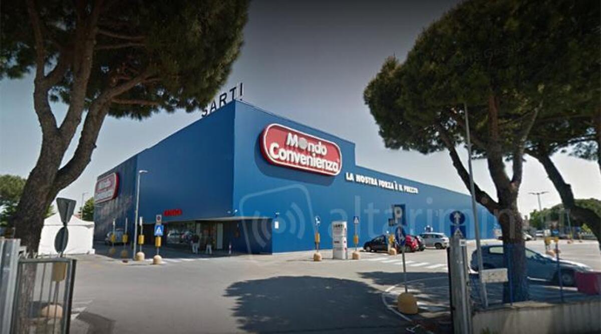 Rimini, lavoratori di Mondo Convenienza in sciopero: 'Basta sfruttamento' - 