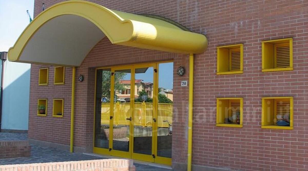 Se nessuno si occupa di piccola manutenzione, alla scuola di Santarcangelo ci pensano i volontari - 