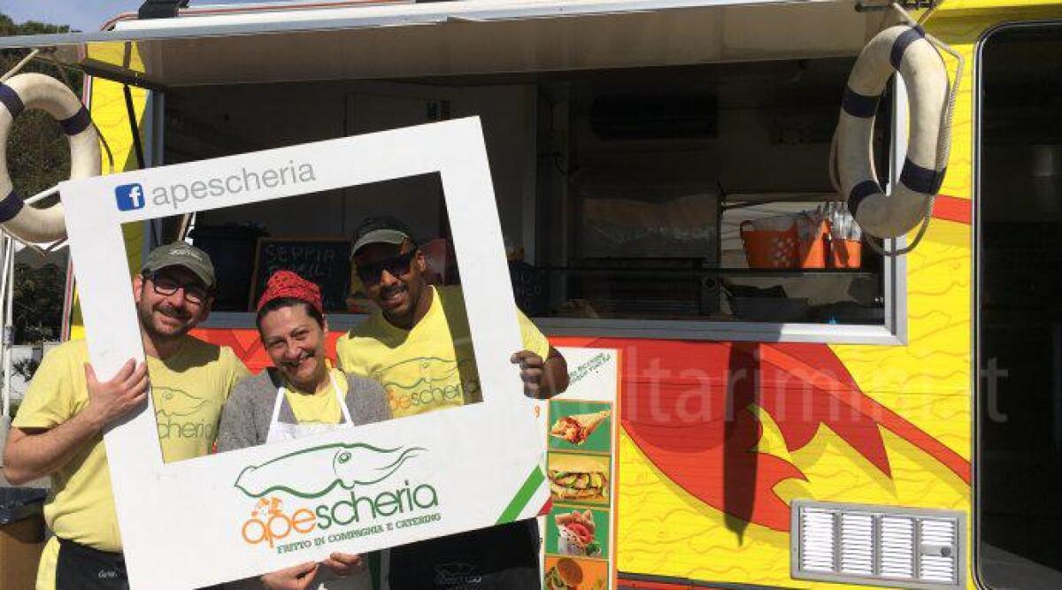 Su e gi&ugrave; per l&rsquo;Italia a bordo di &lsquo;Apescheria&rsquo;: quando lo street food parla riccionese - 