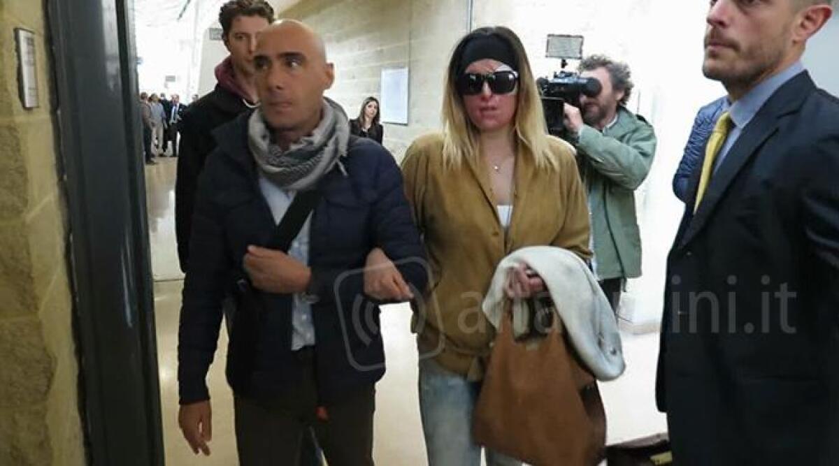 VIDEO: l'arrivo di Gessica Notaro in Tribunale. Cominciato processo per stalking. Porte aperte, no a foto e video -