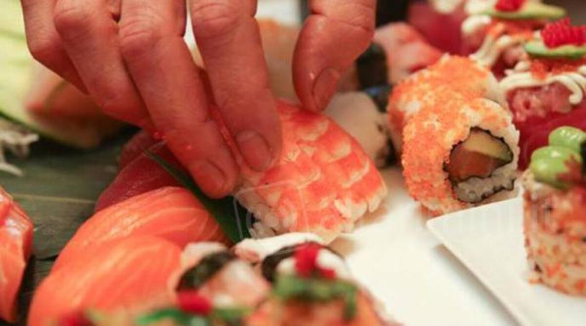 Pranza al ristorante e muore, aveva mangiato sushi. Non escluse altre ipotesi oltre al cibo: decisivo esito autopsia - 