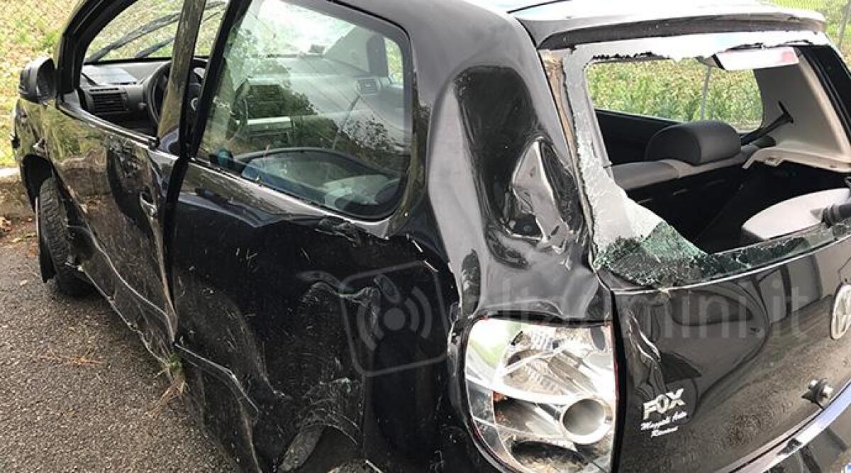 Esce di strada e si cappotta, incidente sulla Marecchiese a Pietracuta: ferita una 22enne portata al 'Bufalini' di Cesena -