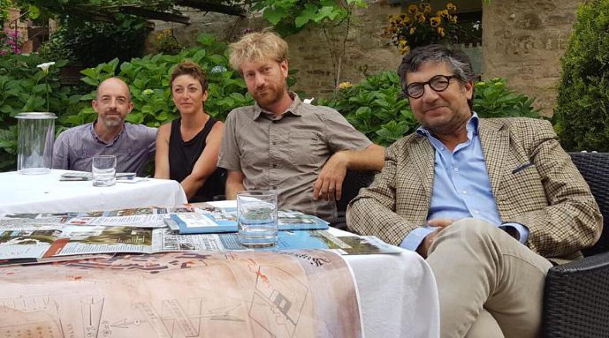 L'impresa: percorre 2400 km a piedi per unire Roma e Bruxelles. Mercoled&igrave; tappa a Santarcangelo - 