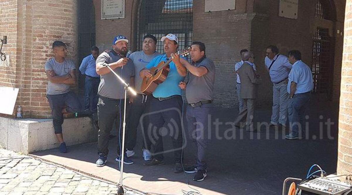 In 150 a Rimini per la giornata dei sinti: 'prima di protestare contro le micro-aree bisogna conoscere la nostra cultura' - 