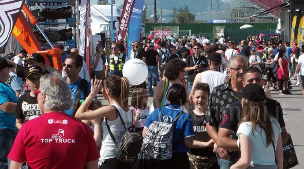In 40.000 al Misano World Circuit per lo spettacolare evento dedicato ai colossi della strada - 